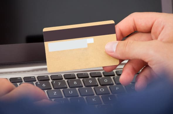 Quatro motivos para as lojas virtuais adotarem o cartão de débito Quatro motivos para as lojas virtuais adotarem o cartão de débito